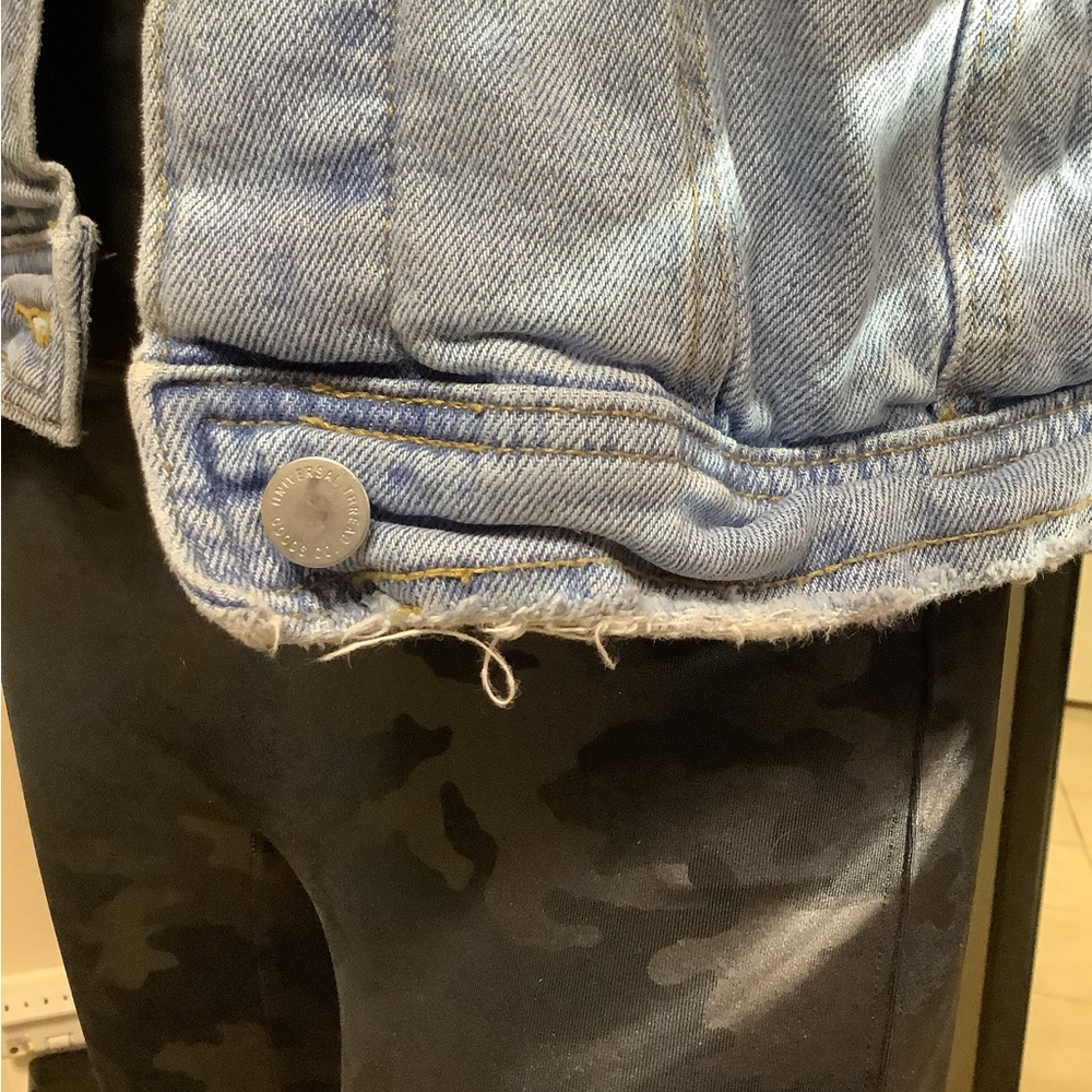 Universal thread jean jacket - Picture 8 of 12
